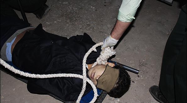 عکس هایی از مراسم اعدام قاتل روح ا… داداشی