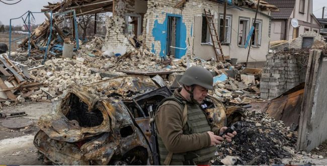 رئیس‌جمهوری اوکراین: روس‌ها در حال عقب‌نشینی خانه‌ها، تجهیزات و حتی اجساد را مین‌گذاری می‌کنند
