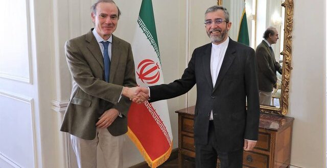 انریکه مورا با مذاکره‌کننده ارشد ایران دیدار کرد باقری: در صورت واقع‌گرا بودن آمریکا می‌توان به توافق دست یافت