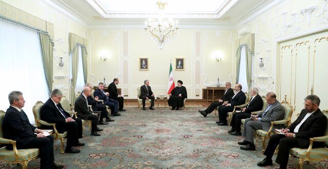 رئیسی در دیدار رئیس دومای دولتی روسیه:ایران اجرای کامل توافقات با روسیه را دنبال می‌کند